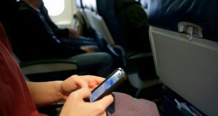 FCC tolak use phone on flight