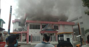 gedung telkom pekanbaru terbakar