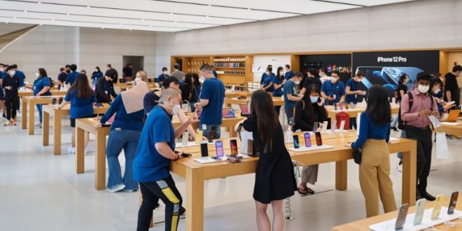 pembeli pertama iphone 12