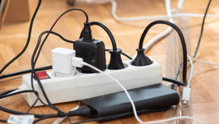 kabel charger rusak