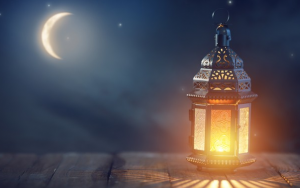 Bulan dan Lentera design kartu lebaran